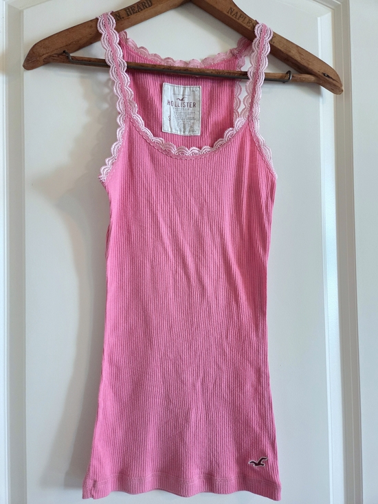 Hollister Tops - Vintange Hollister Y2K Pink Ribbed Lace Trim Cami Tank Top S Coquette Twilight